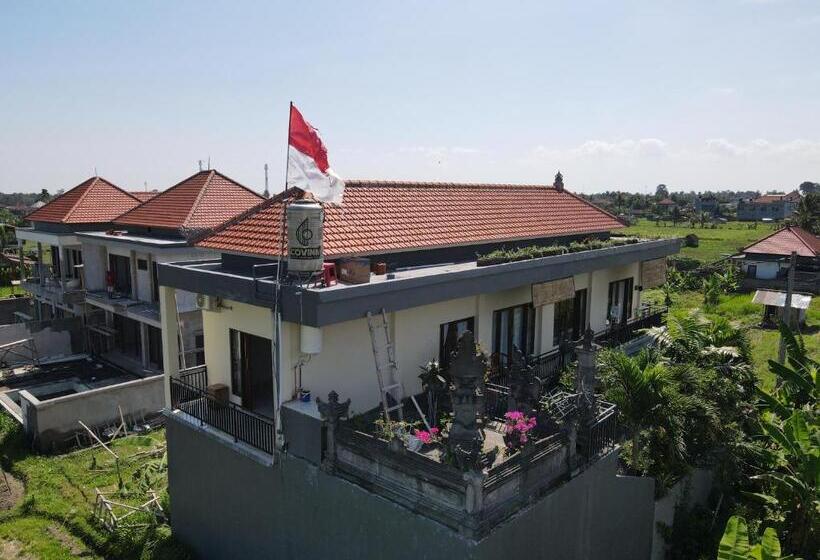 פנסיון Krisna Tapan Guest House