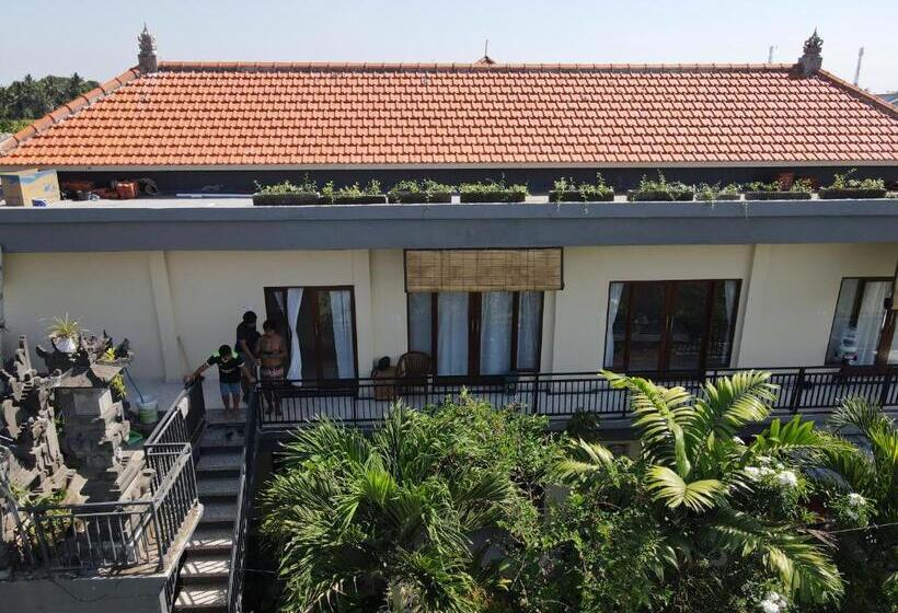 פנסיון Krisna Tapan Guest House