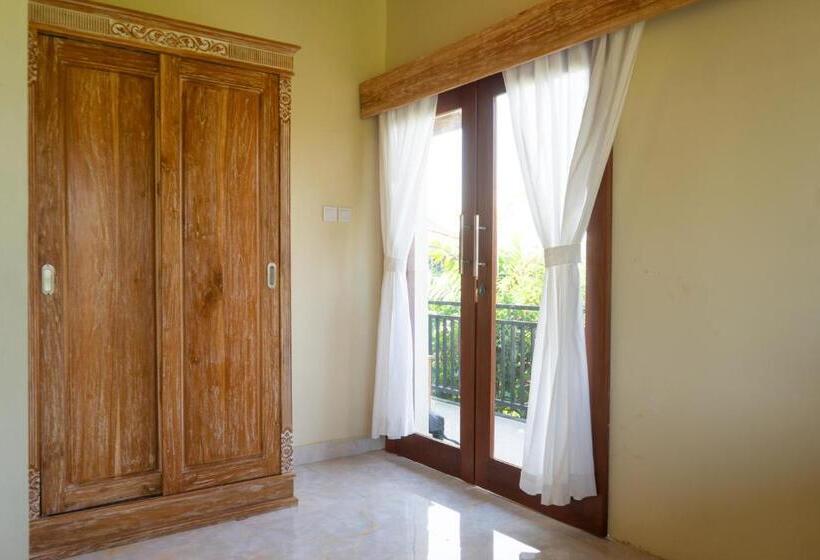 פנסיון Krisna Tapan Guest House