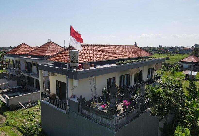 פנסיון Krisna Tapan Guest House