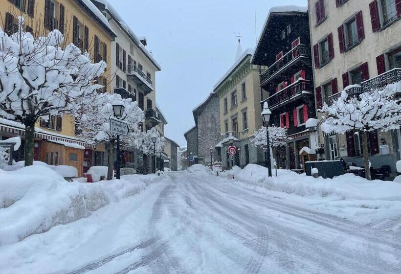 Пансион Mazot Agora Suite Pop Up Gallery Experience Suite