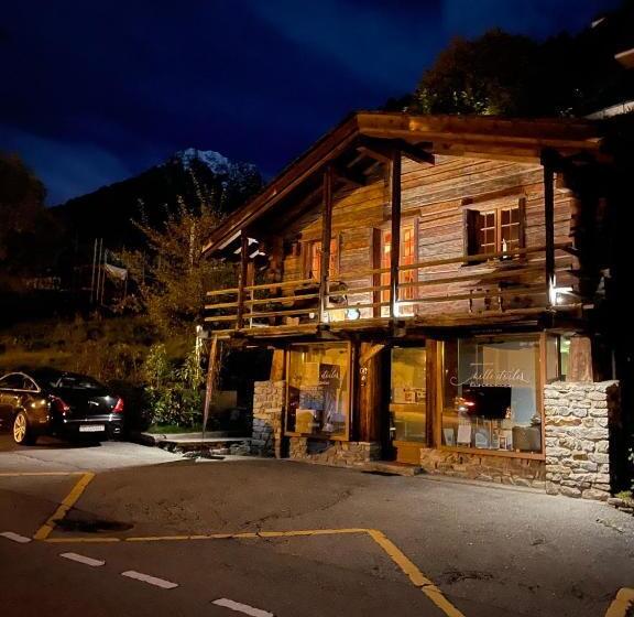 Пансион Mazot Agora Suite Pop Up Gallery Experience Suite