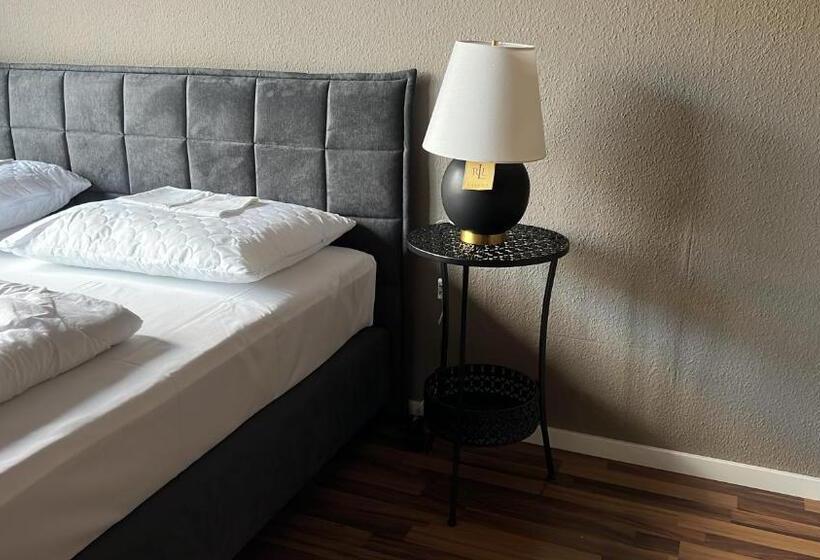 膳宿费 N8s   By Leipzig Suites