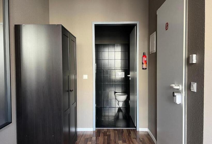 膳宿费 N8s   By Leipzig Suites