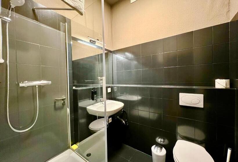 膳宿费 N8s   By Leipzig Suites