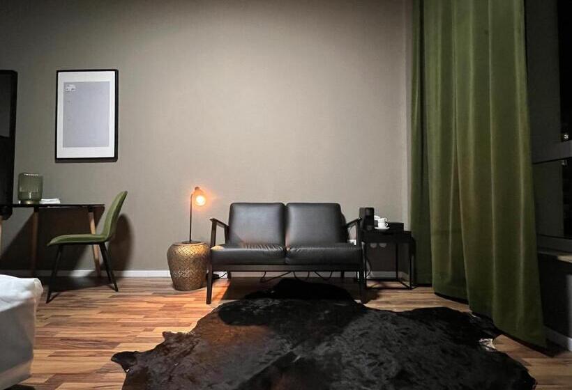 膳宿费 N8s   By Leipzig Suites