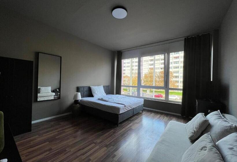 膳宿费 N8s   By Leipzig Suites