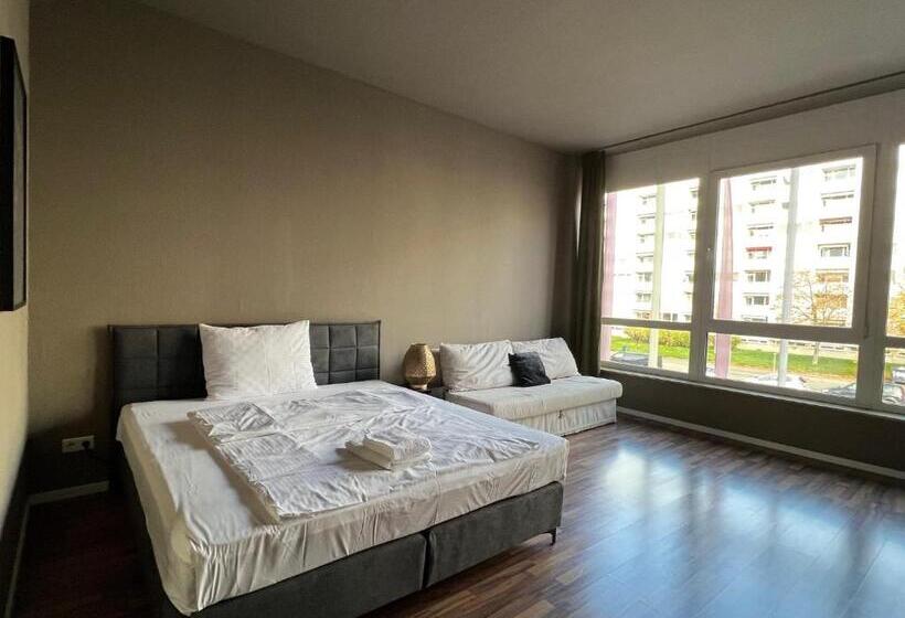 膳宿费 N8s   By Leipzig Suites