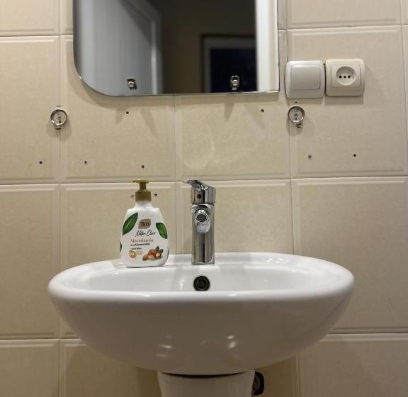 پانسیون Orkhi Guest House & Hostel