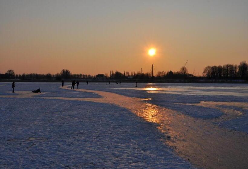 Pensão Private Eco Wooden Studio With Bath And Bikes And Garden