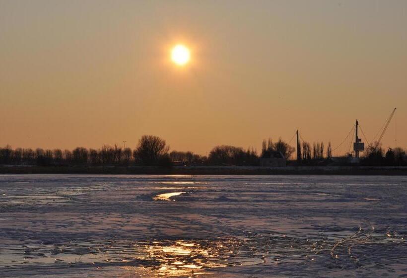 Pensão Private Eco Wooden Studio With Bath And Bikes And Garden