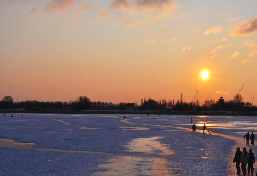 Pensão Private Eco Wooden Studio With Bath And Bikes And Garden