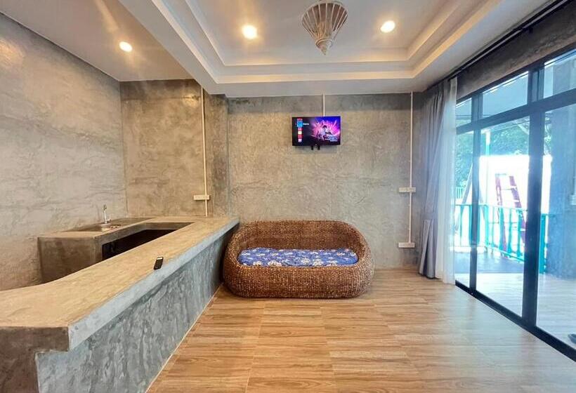 פנסיון Seaview Hopper Phuket House