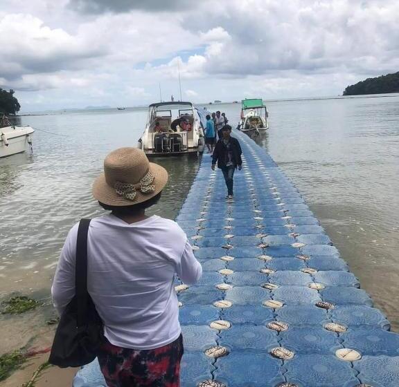 פנסיון Seaview Hopper Phuket House