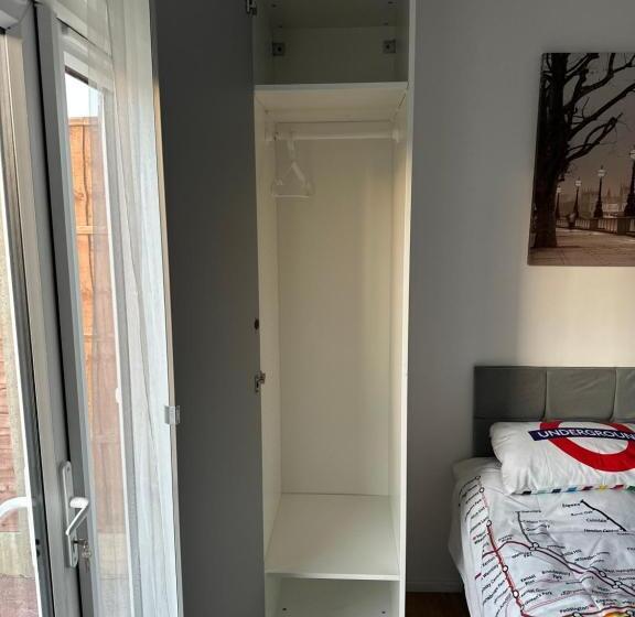 Пансион Self Contained En Suite Room Very Close To Wembley Stadium