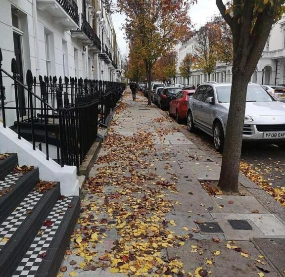 פנסיון Tanta Flat Near Victoria Station