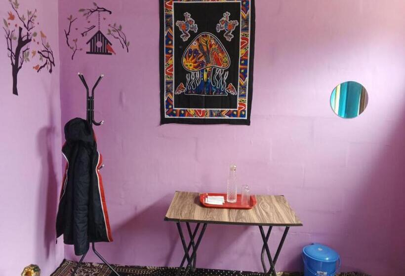 بنسيون The Harmony Club Thc Cafe & Stay, Tosh