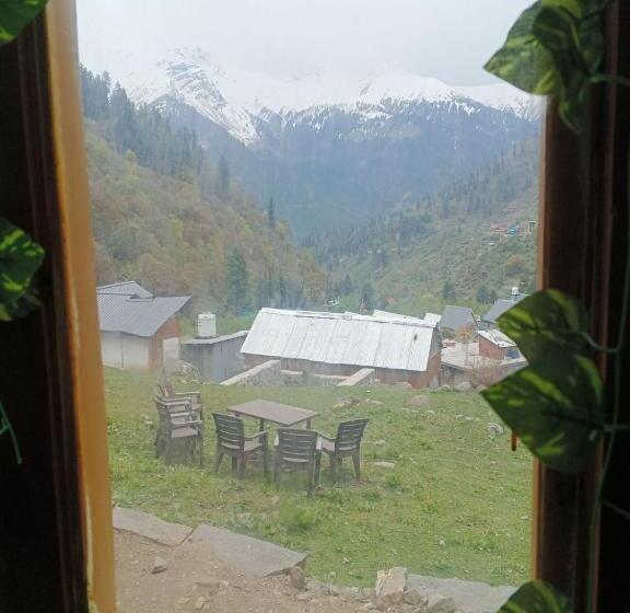 بنسيون The Harmony Club Thc Cafe & Stay, Tosh