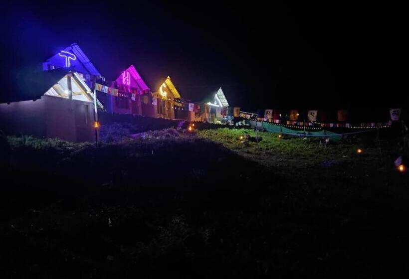 بنسيون The Harmony Club Thc Cafe & Stay, Tosh