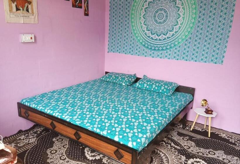 بنسيون The Harmony Club Thc Cafe & Stay, Tosh