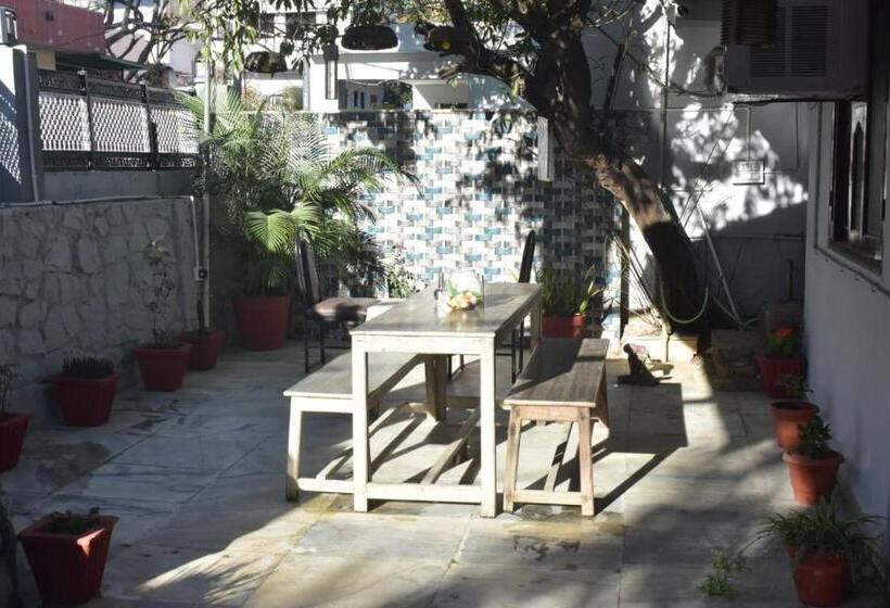 بنسيون The Peach Tree Rooms