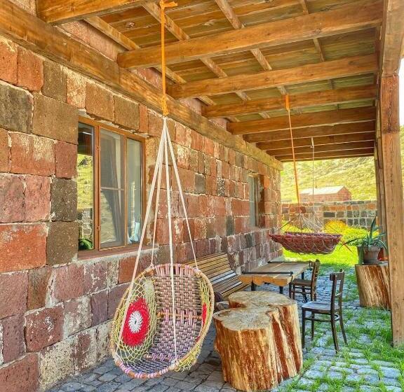 פנסיון Vahanatun