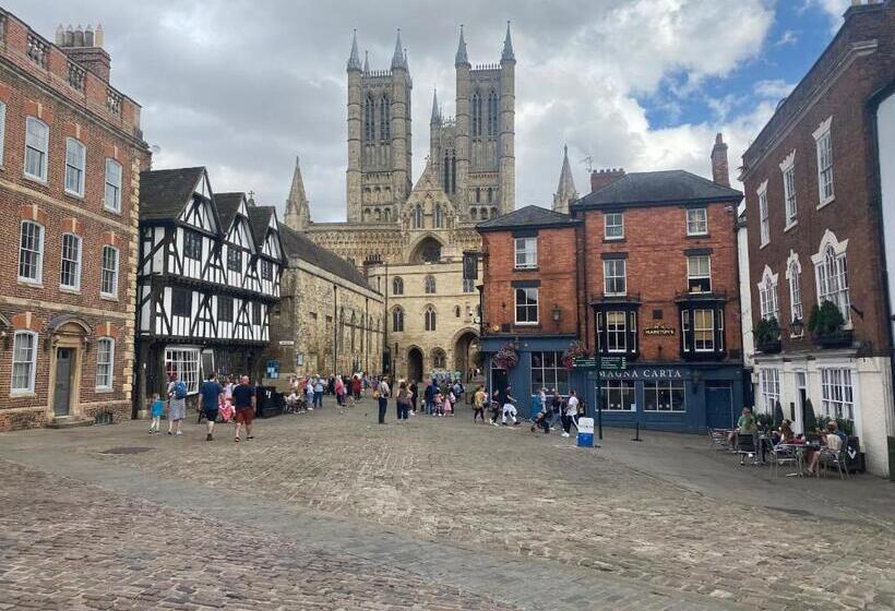 Пансион Wellbet Farm