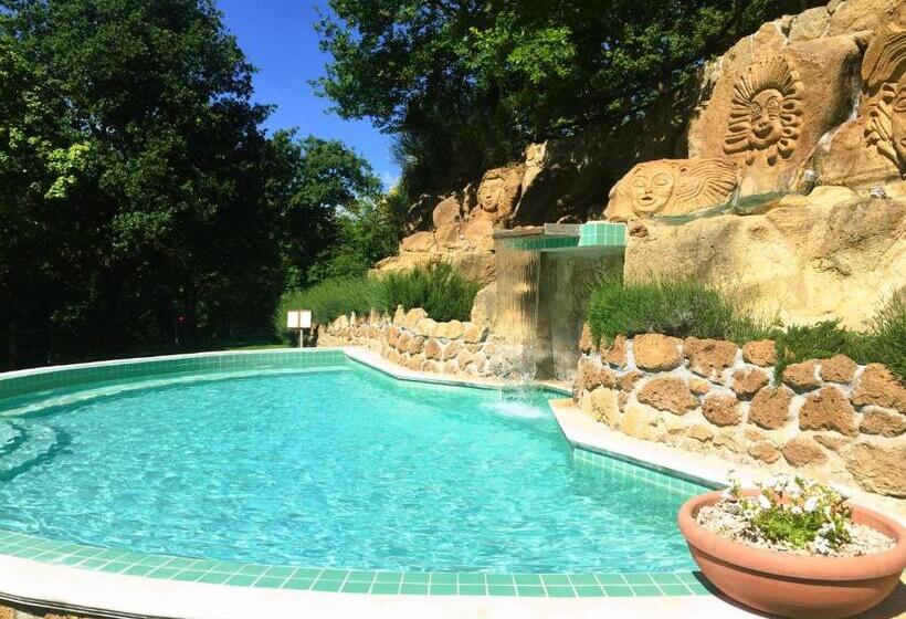 Residence Surrounded By Greenery With Swimming Pool In Sorano