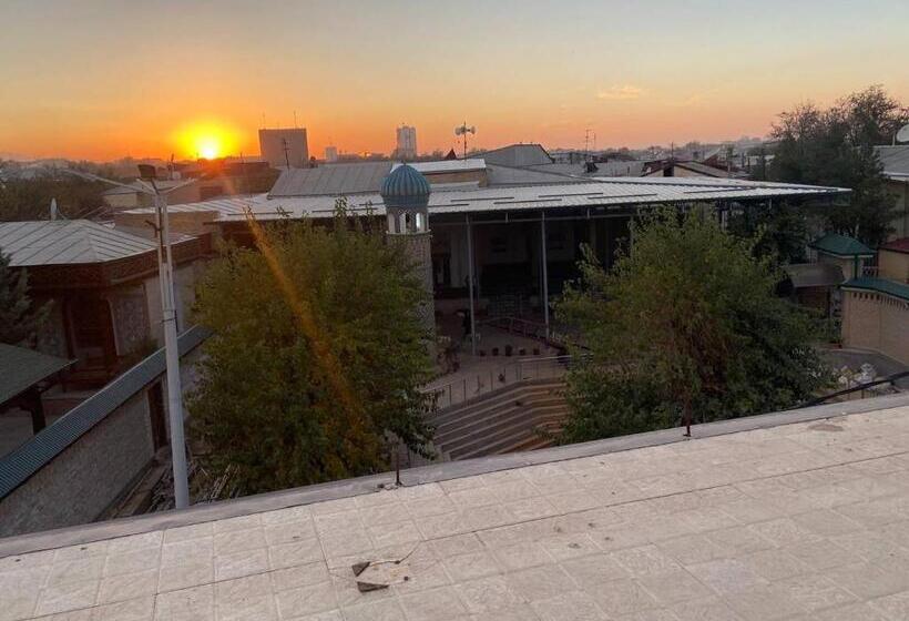 Sardorbek Hostel