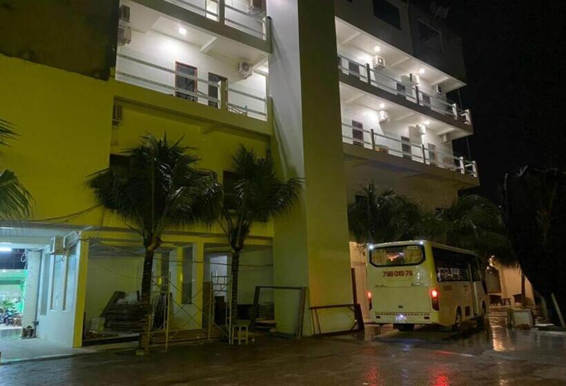 Sân Vườn Hotel Khánh Hòa