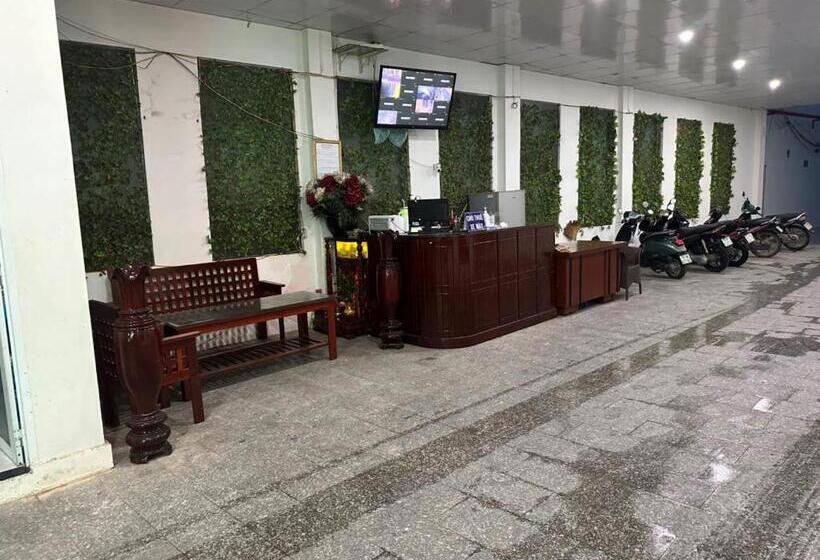 Sân Vườn Hotel Khánh Hòa
