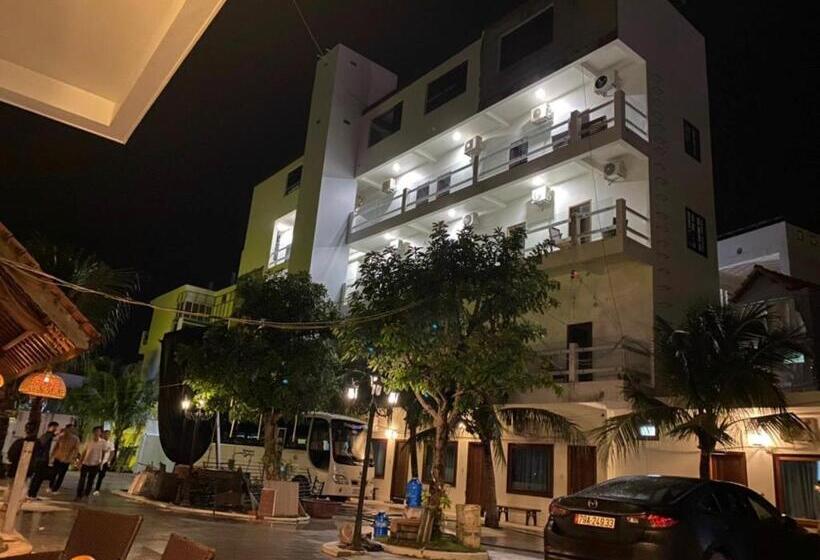 Sân Vườn Hotel Khánh Hòa