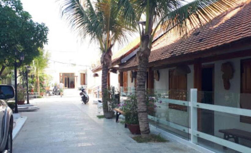 Sân Vườn Hotel Khánh Hòa