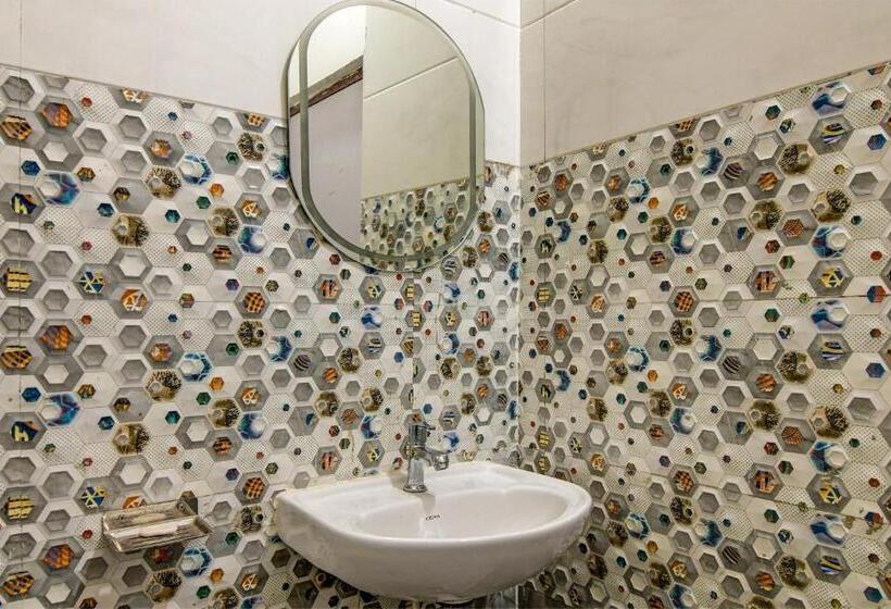 Spot On Hotel Pink Tree