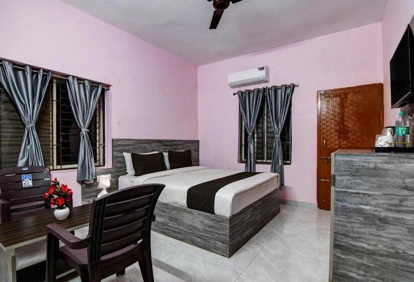 Spot On Hotel Pink Tree