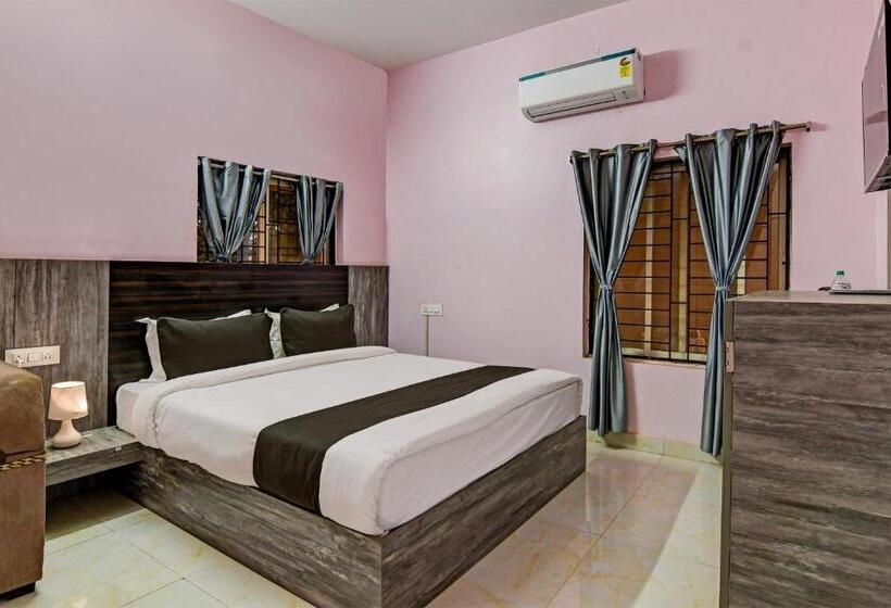 Spot On Hotel Pink Tree