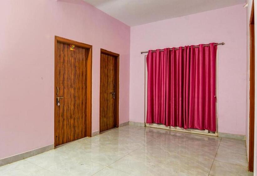 Spot On Hotel Pink Tree