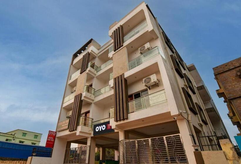 Spot On Hotel Pink Tree