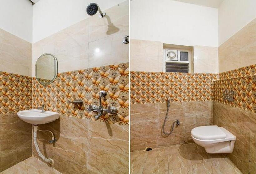 Spot On Hotel Pink Tree