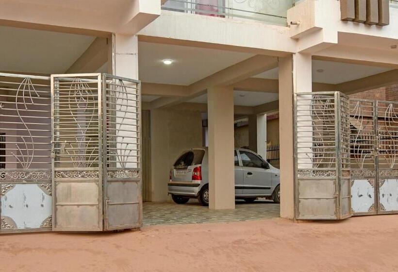 Spot On Hotel Pink Tree