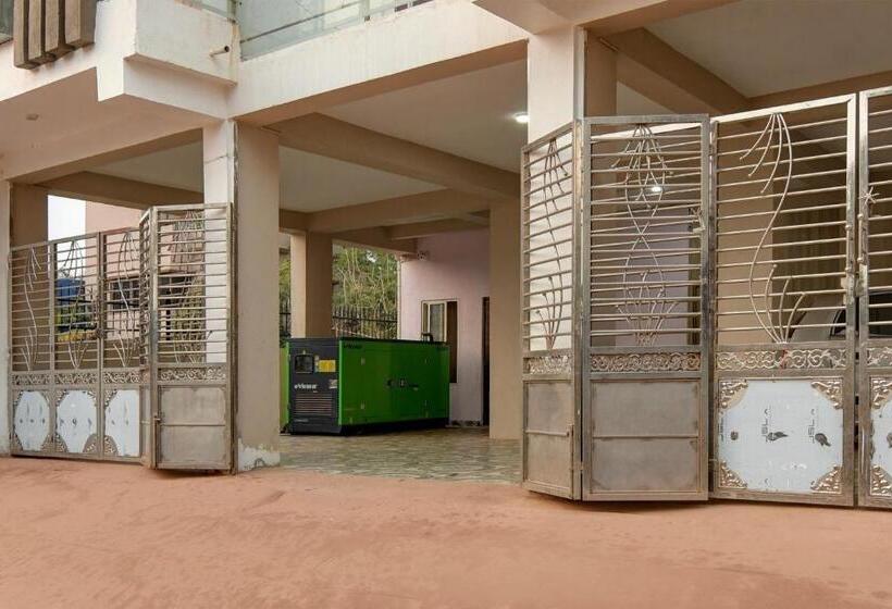 Spot On Hotel Pink Tree