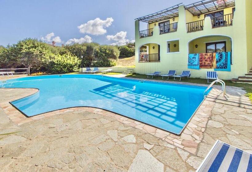 Villas With Air Conditioning And Shared Pool, Just A Few Minutes From La Pelosa Beach