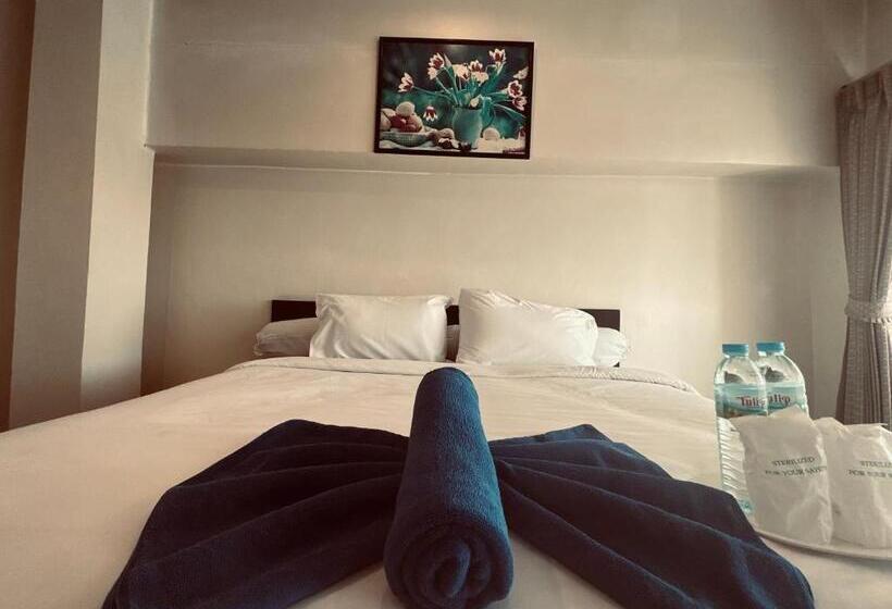 นวนคร ออมสินอพาร์ตเมนต์ ติดห้างบิกซี Navanakorn Aomsin Hotel Near Shopping Mall,snooker And Club