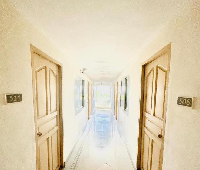 นวนคร ออมสินอพาร์ตเมนต์ ติดห้างบิกซี Navanakorn Aomsin Hotel Near Shopping Mall,snooker And Club