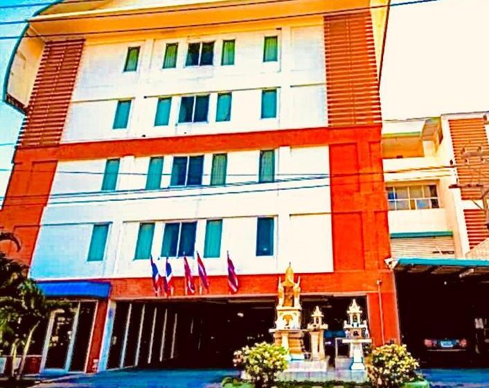 นวนคร ออมสินอพาร์ตเมนต์ ติดห้างบิกซี Navanakorn Aomsin Hotel Near Shopping Mall,snooker And Club