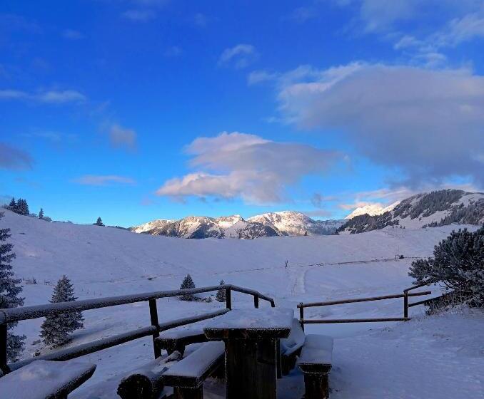 تختخواب و صبحانه Domžalski Dom Na Veliki Planini