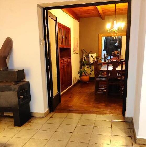 تختخواب و صبحانه Habitación En Casa Con Amplio Jardin