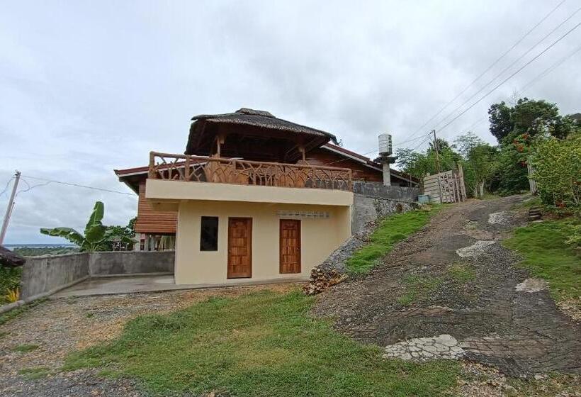 Bed and Breakfast Loony Cafe & Guesthouse