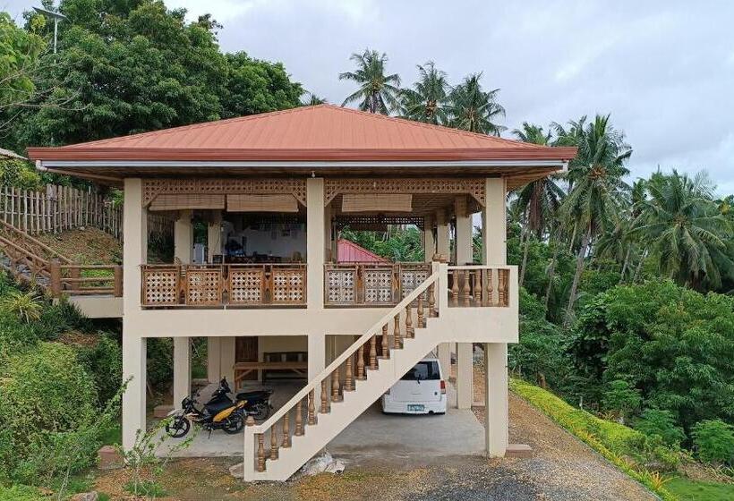 Bed and Breakfast Loony Cafe & Guesthouse