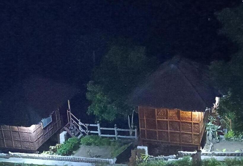 Bed and Breakfast Loony Cafe & Guesthouse